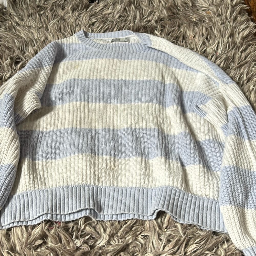 hollister sweater cozy good for winter/fall